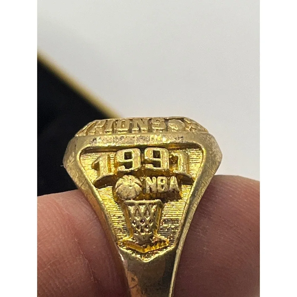 Chicago‎ Bulls 1991 World Champions NBA Miller Lite Beer Season Record Ring
